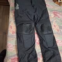 Pantalone con rinforzi anticaduta