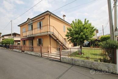 Villa di 278 m² con più di 5 locali e box auto dop