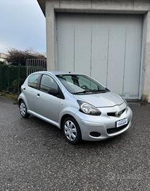 Toyota Aygo 1.0 50kW Benz 5p *67.000 km*UNICO prop