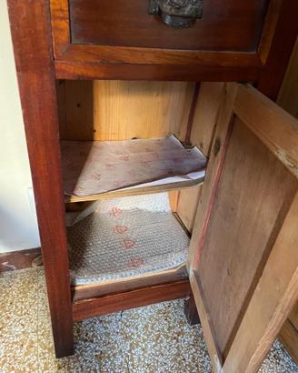 Coppia comodini antichi