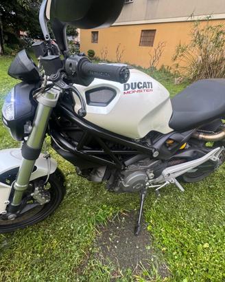 Monster 696