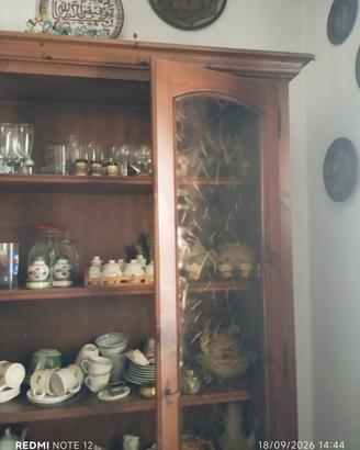 credenza con vetrina 