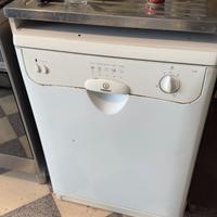 Lavastoviglie Indesit D62 – funzionante
