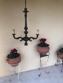 Lampadario antico in legno intagliato