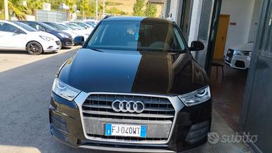 Audi Q3 2.0 TDI 120 CV Business