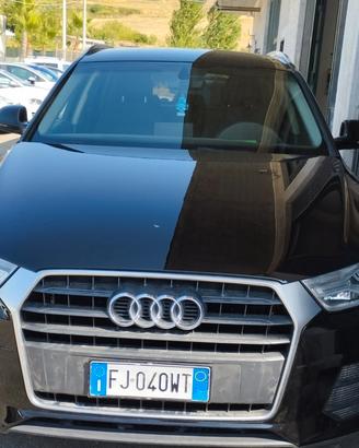 Audi Q3 2.0 TDI 120 CV Business