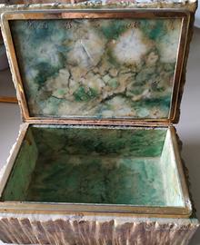 Scatola in alabastro scolpita a mano,