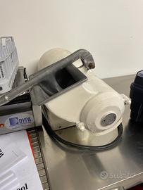 Grattuggia ele storica antica