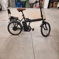 Bici con pedalata assistita