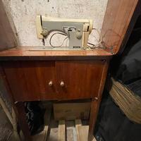 Macchina da cucire Necchi