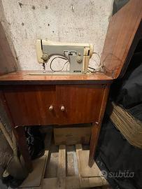 Macchina da cucire Necchi