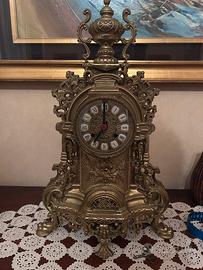 Candelabro ed orologio in ottone