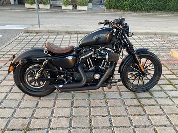 Harley 883 Iron total black 2015