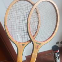 2 vecchie racchette in legno