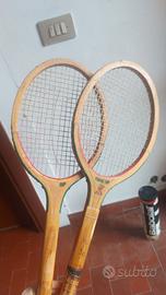 2 vecchie racchette in legno