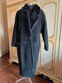 Montone nero Versace elegante