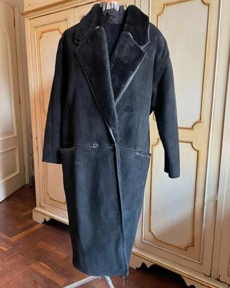 Montone nero Versace elegante