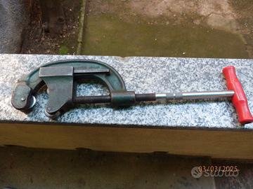 TAGLIATUBO PER TUBI FERRO FINO A 4 POLLICI