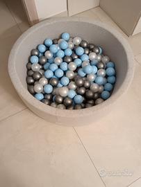 piscina con palline per bambini 