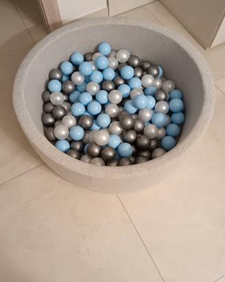 piscina con palline per bambini 