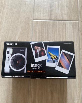Fotocamera istantanea Instax mini 90 Neo Classic