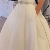 Abito da sposa in Mikado Malena Pronovias