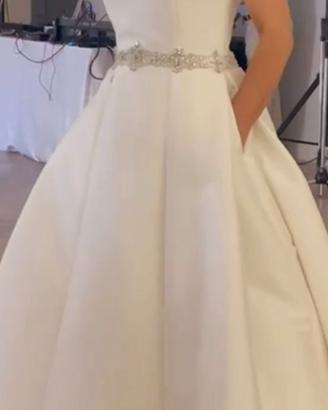Abito da sposa in Mikado Malena Pronovias