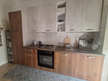 Mobili vari (cucina,camera da letto e armadio)