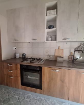 Mobili vari (cucina,camera da letto e armadio)