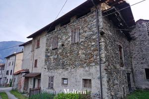 Rustico / Casale di 140 m² con 2 locali a Delebio