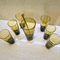 Caraffa con bicchieri in vetro verde sfumato 