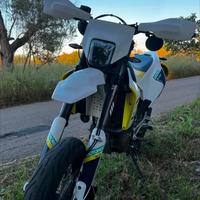 Husqvarna 701 Supermoto 2019 depotenziata A2