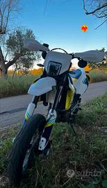 Husqvarna 701 Supermoto 2019 depotenziata A2