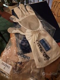 Guanto destro con firma di Valentina Vezzali