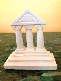 mini scultura pietra tre colonne artigianale cada