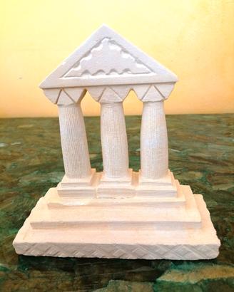 mini scultura pietra tre colonne artigianale cada
