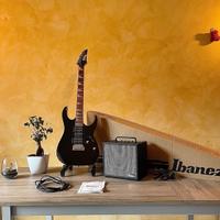 Chitarra elettrica+amplificatore Ibanez+cavi
