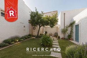 Villa di 162 m² con 3 locali e box auto a Castri d