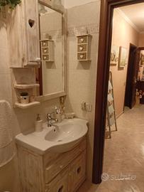 mobile bagno lavabo e specchiera shabby chic 