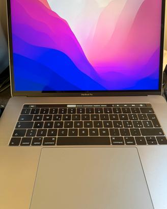 Macbook pro 15 i7 2.9 touch bar