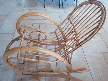 Sedia a dondolo in vimini 