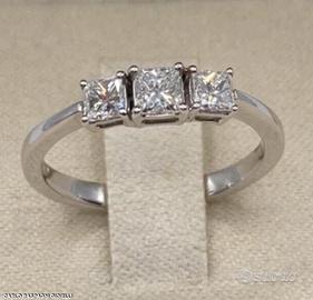 ANELLO TRILOGY IN ORO 18kt. CON DIAMANTI PRINCESS