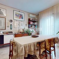 QUADRILOCALE CON AMPIE METRATURE CON DUE BALCONI,