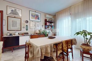 QUADRILOCALE CON AMPIE METRATURE CON DUE BALCONI,