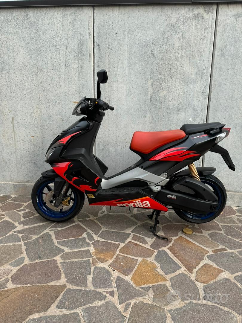 Aprilia SR 50 tempi ie Moto e Scooter In vendita a Milano