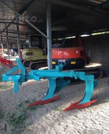 Aratro Bivomere usato