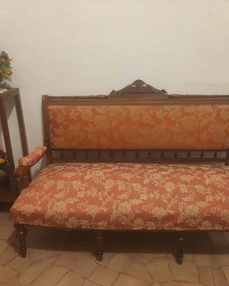 Divano d’epoca in legno massello tessuto floreale