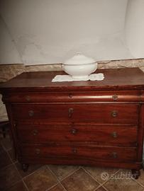 Comò antico in noce