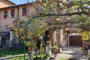 Rustico / Casale di 310 m² con più di 5 locali a S