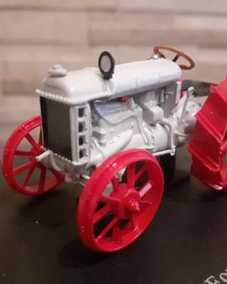 Trattore Fordson 1/43